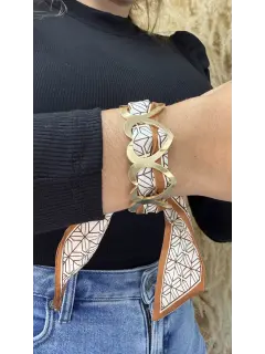 Pulsera con diseño de corazones dorado con pañoleta estampada