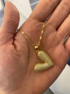 Collar con dije de corazón con incrustaciones de circones - Baño de oro 18K. Serie #CO028