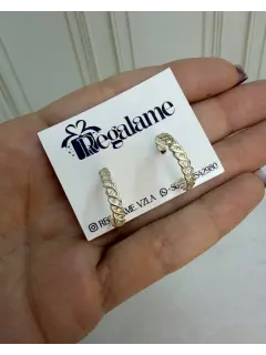 Argollas con un diseño de cadena trenzada- Plateada
