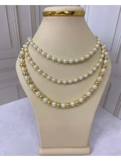 Collar de corbatín - De perlas. Dorado y blanco
