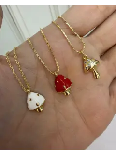 Collar de dijes de honguito blanco, rojo y dorado