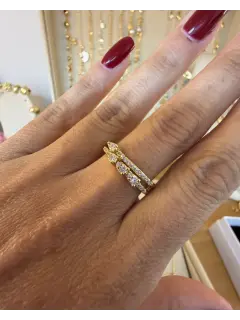 Anillo tipo flecha con circones - Dorado
