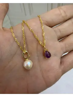 Collares con dije de perla y gota con piedra morada