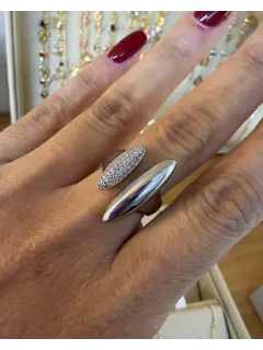 Anillo abierto con banda pulida y con circones - Plateado