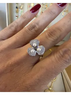 Anillo Van Cleef con circones y perla