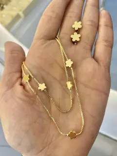 Set de doble collar y zarcillos de flores