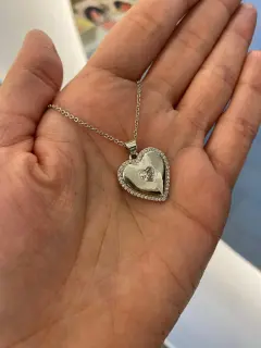 Collar - Dije de corazón con circones en los bordes. Serie #CO026