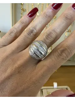 Anillo redondo - incrustaciones de circones