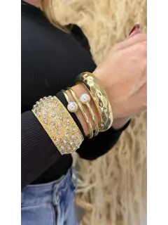 Set de brazaletes estilo chunky en tono dorado y plateado -Adorno de perla y circones