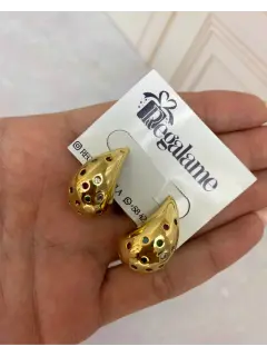 Zarcillo en forma de gota con circones - Baño de oro 18K