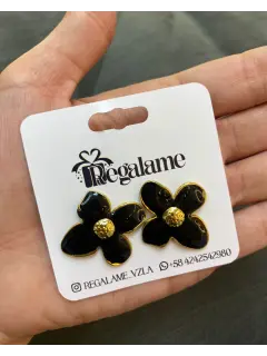 Zarcillos floral negro
