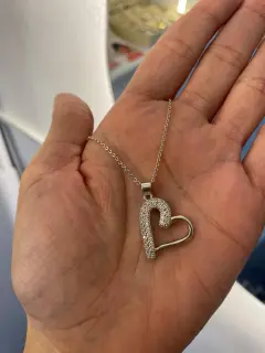 Collar con dije de corazon-  Rodio y circones. Serie #CO025