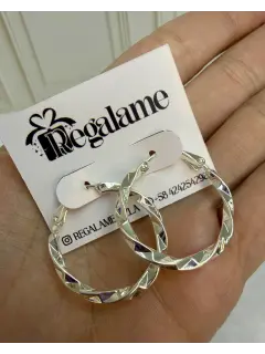 argollas con diseño facetado - Plateado