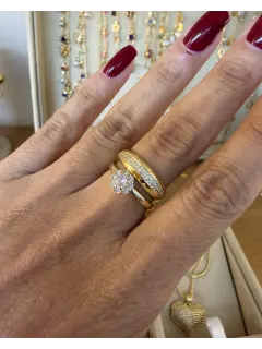 Anillo doble dorado estilo cluster