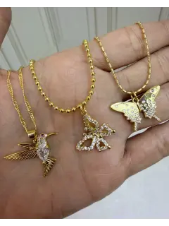 Collares de dijes mariposa grande y pajaro con piedras circones
