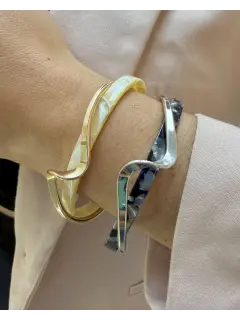 Pulseras de resina en color blanco nácar y negro efecto mármol entrelazada con acero dorado y plateado
