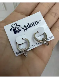 Argollas pequeñas con dije de corazón - Plateado
