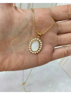 Collar - Dije de Virgen. Nacar + Baño de oro 18K